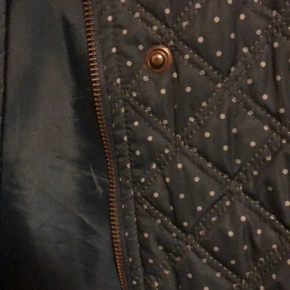 Light weight vest w/ Blue & Light Blue polka dots. - Picture 3 of 3